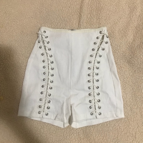 Lace up shorts - Picture 3 of 4